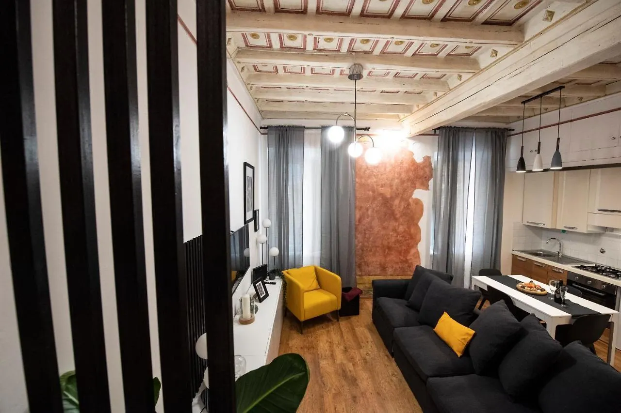 Babuccio37 Apartment - Fontana Di Trevi 로마 0*,  이탈리아
